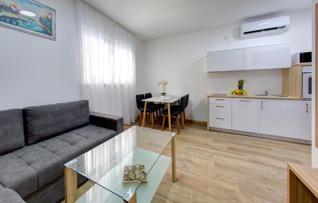 Family Apartment — Villa Floris