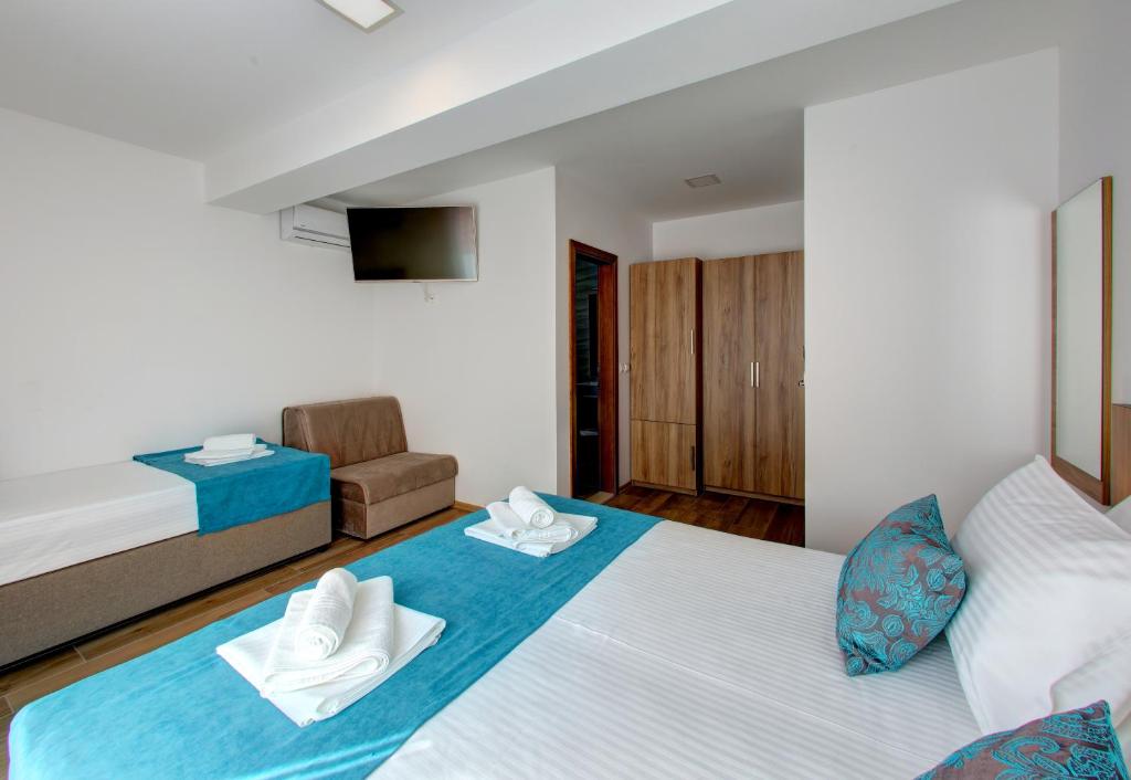 Triple Room — Villa Floris